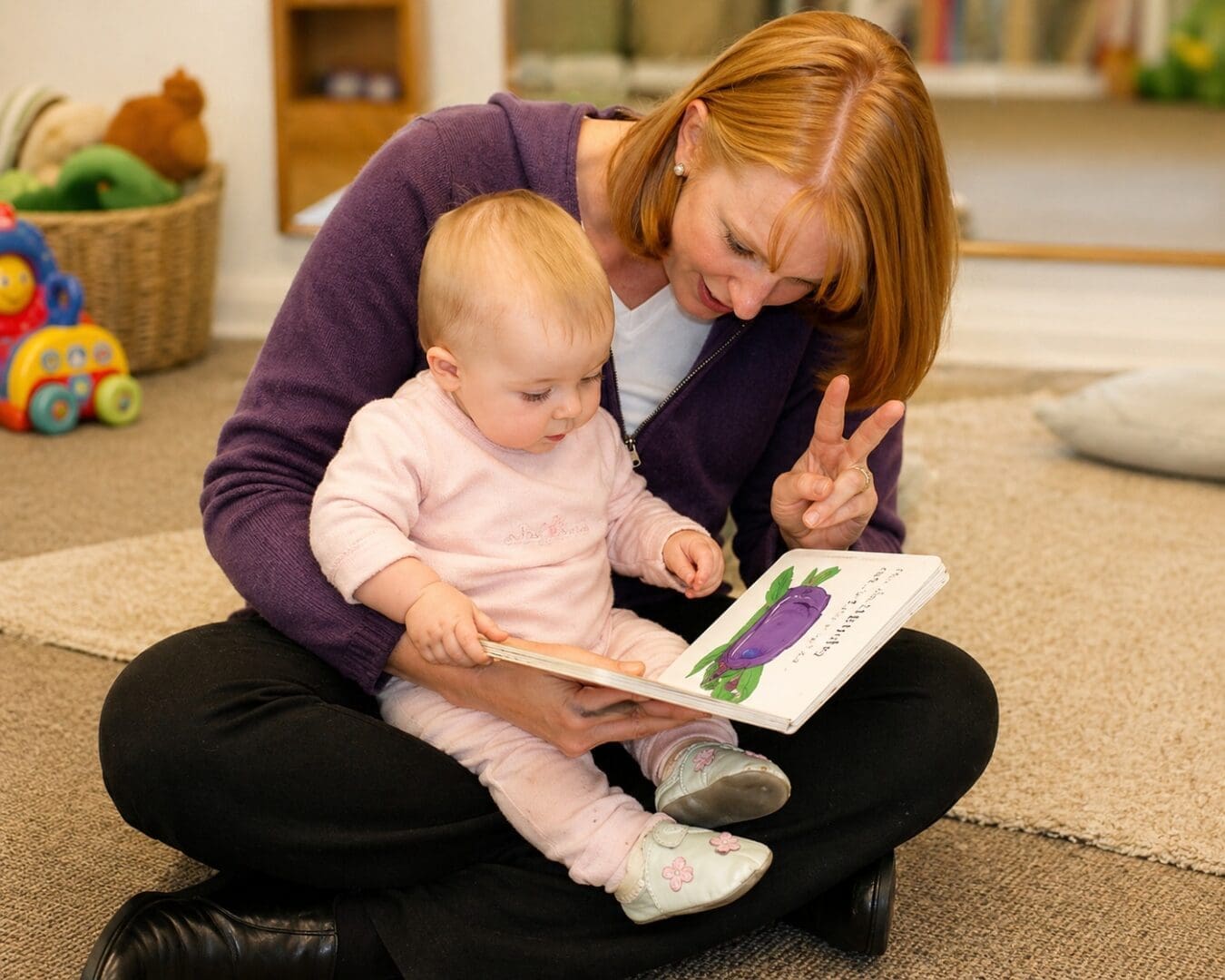 certified baby signs instructor teaching baby sign language to baby during class